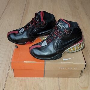 𝅺NIKE AIR VICK II, SIZE 3.5 YOUTH